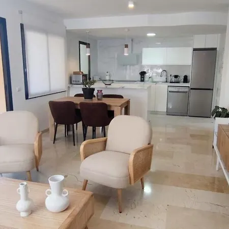 3 Bedrooms Next To Puerto Banus Apartment *